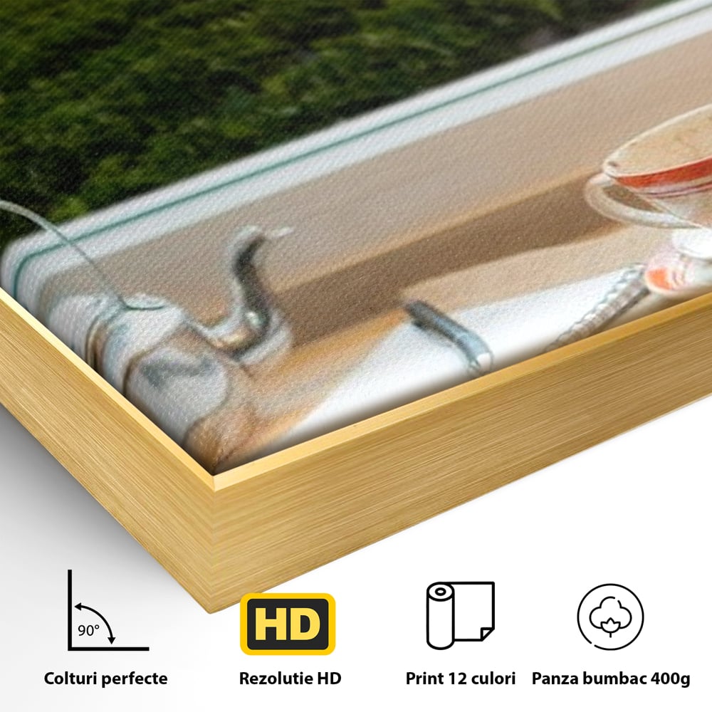 Detaliu al suprafetei: tablou canvas cu peisaj matinal si ceainic pe pervaz, in rama de aluminiu auriu